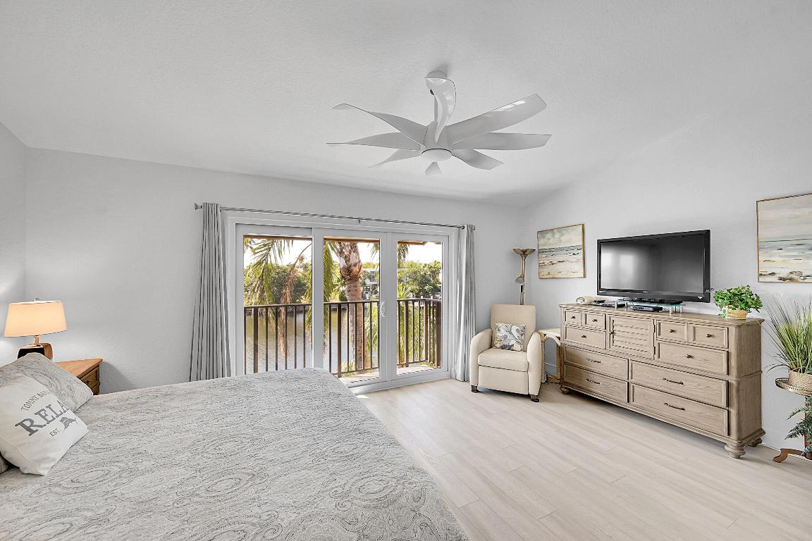 240 Captains Walk 517