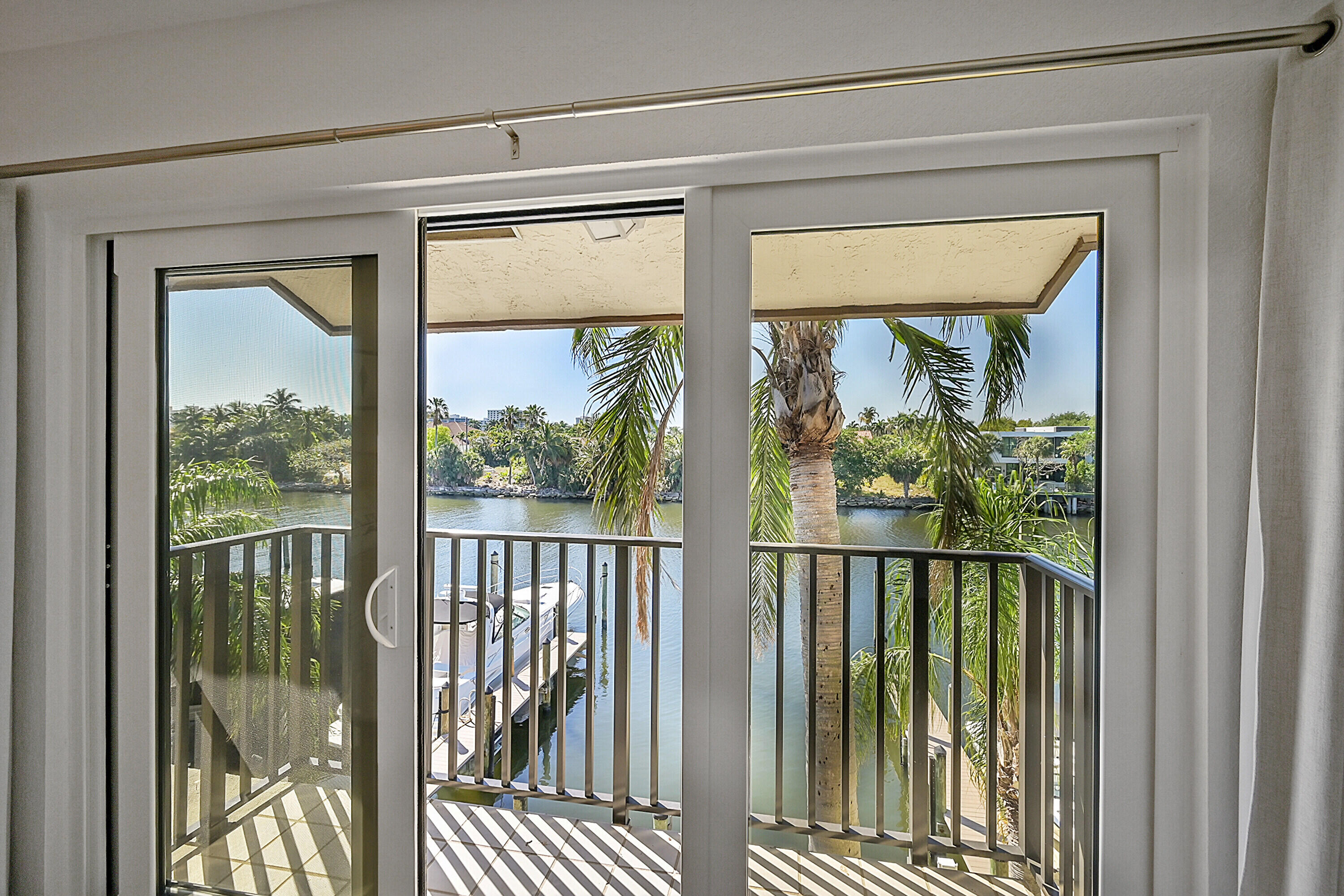 240 Captains Walk 517