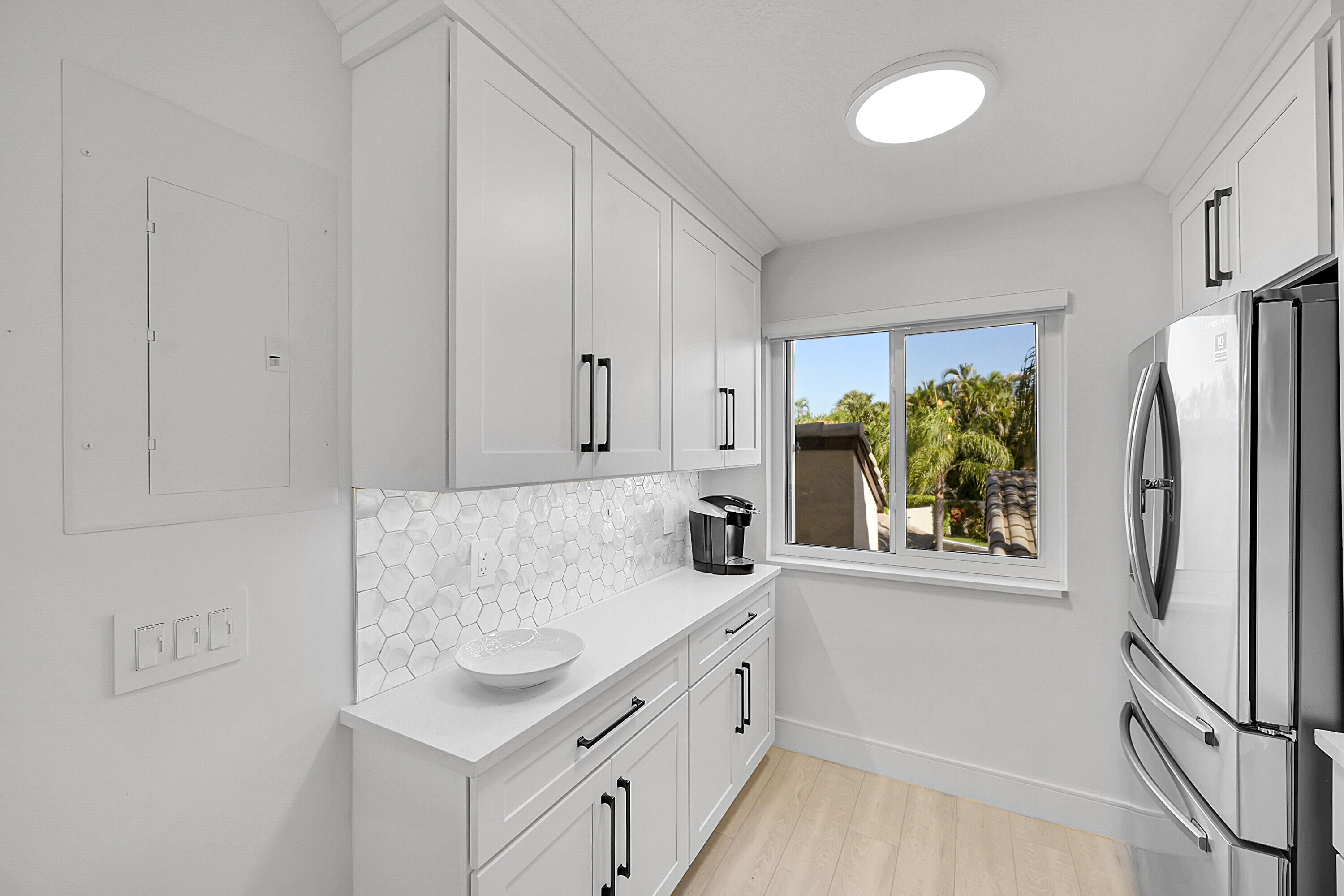 240 Captains Walk 517