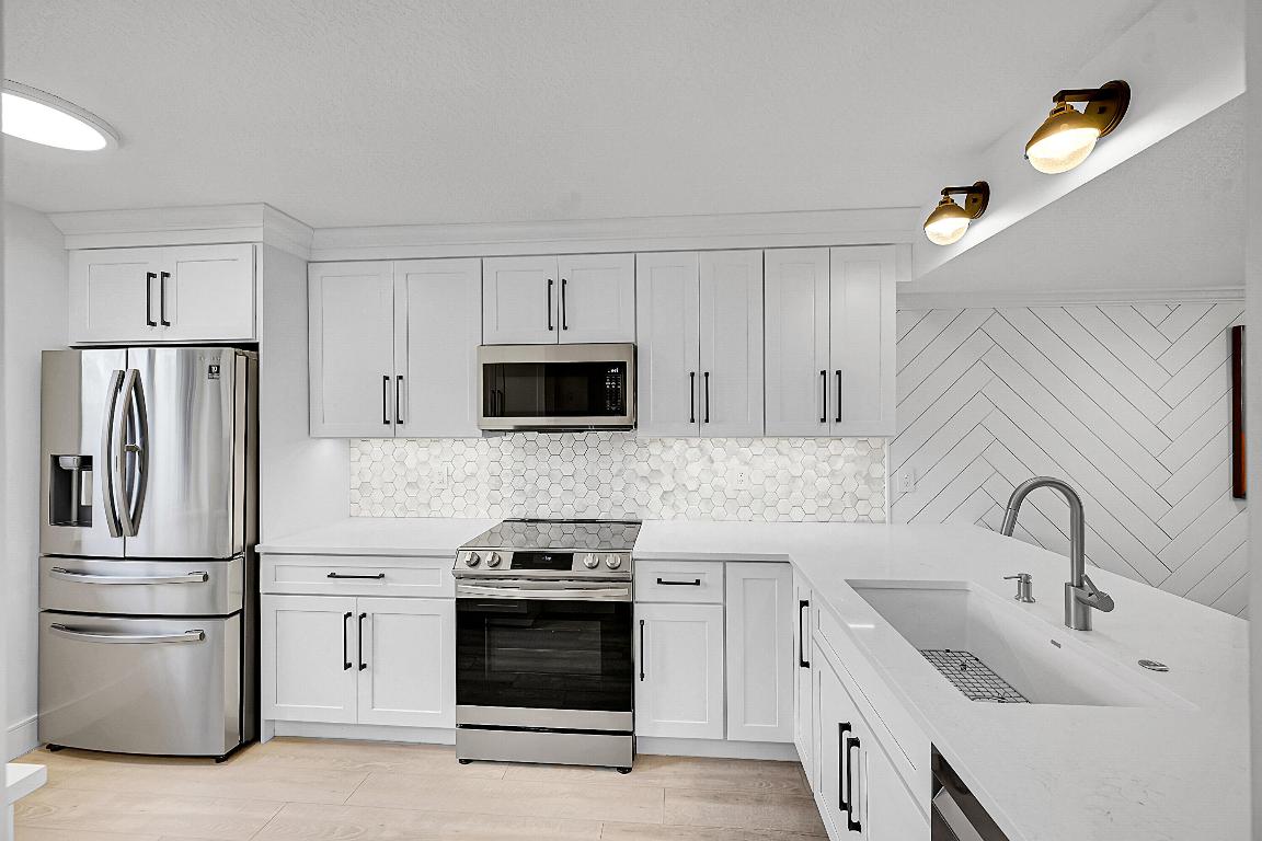 240 Captains Walk 517