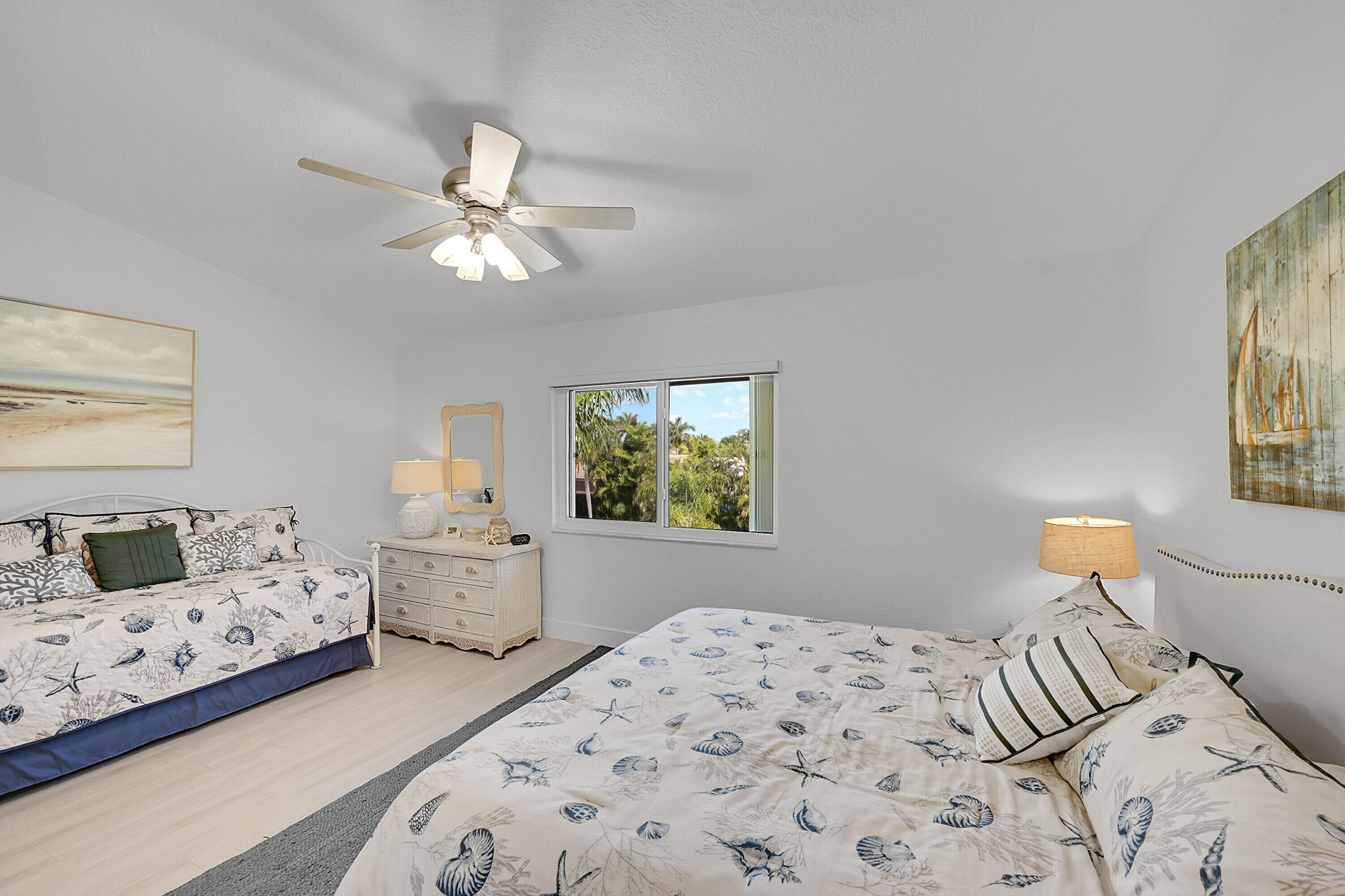 240 Captains Walk 517