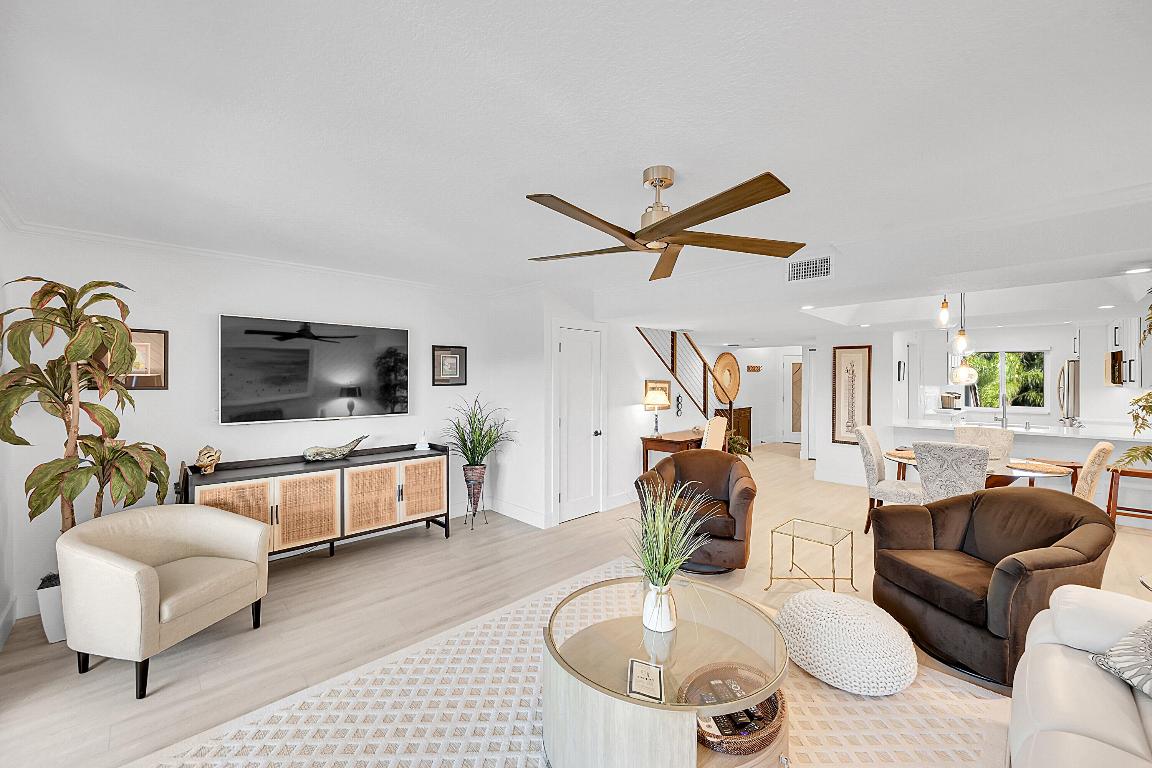 240 Captains Walk 517