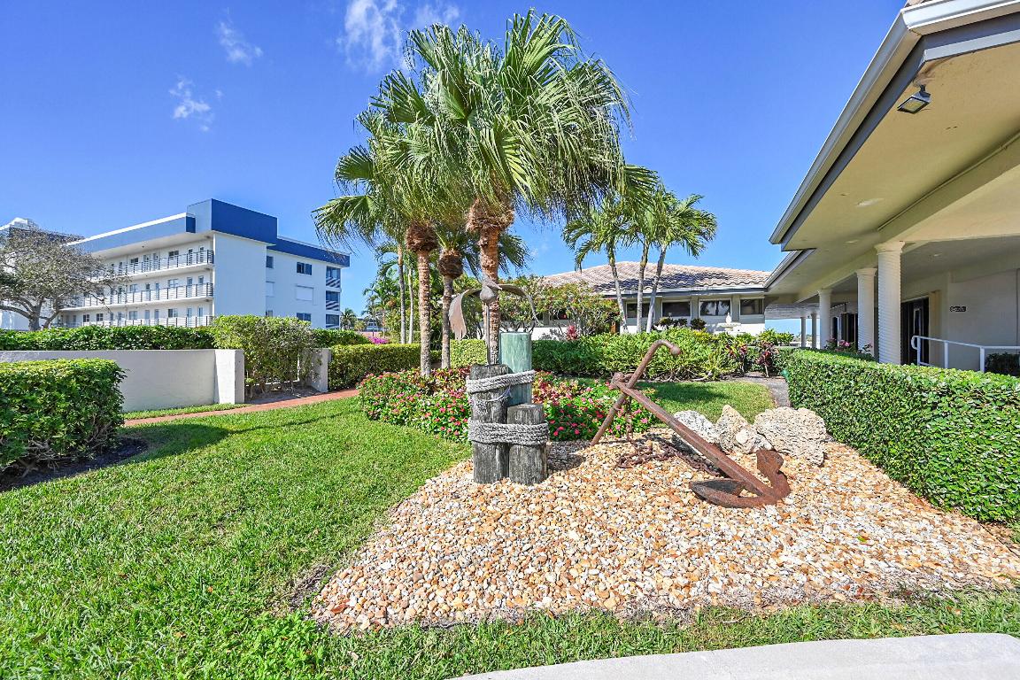 240 Captains Walk 517