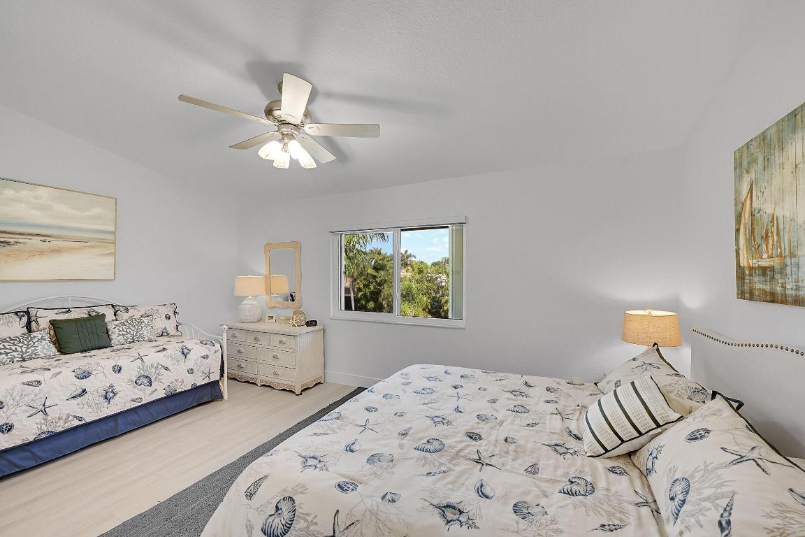 240 Captains Walk 517