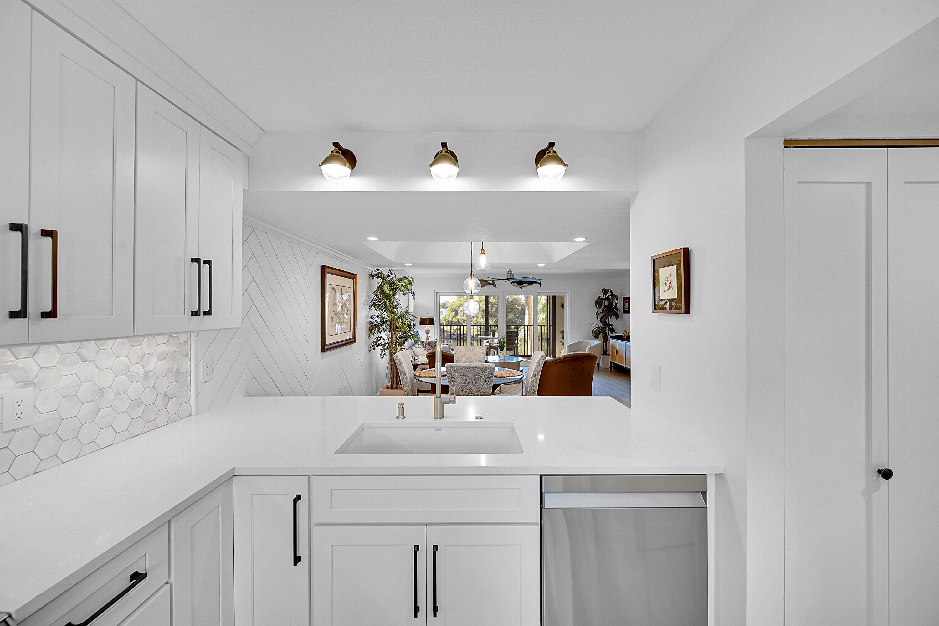 240 Captains Walk 517