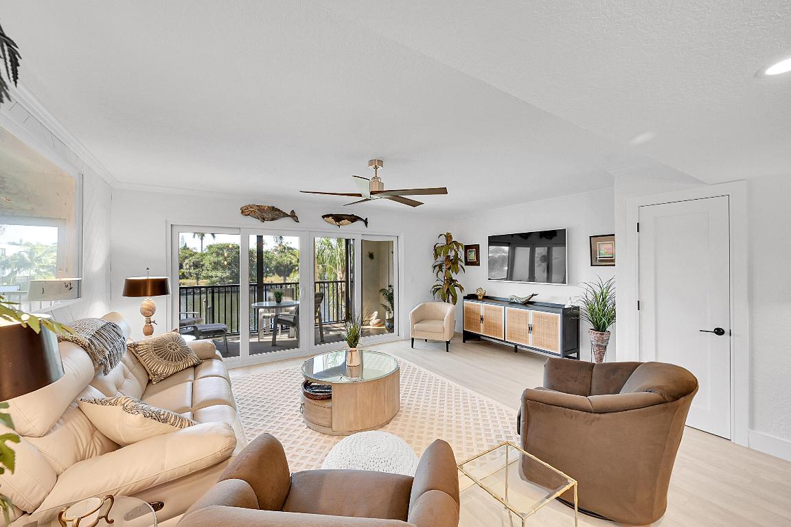 240 Captains Walk 517