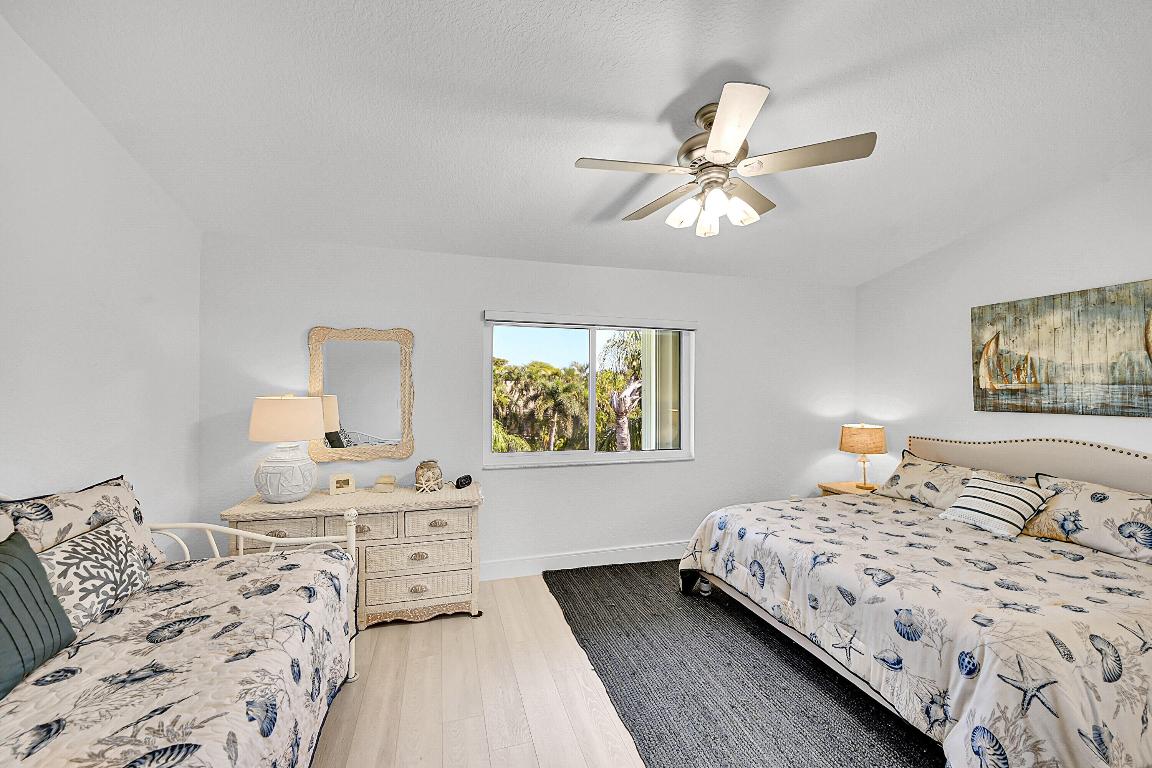 240 Captains Walk 517