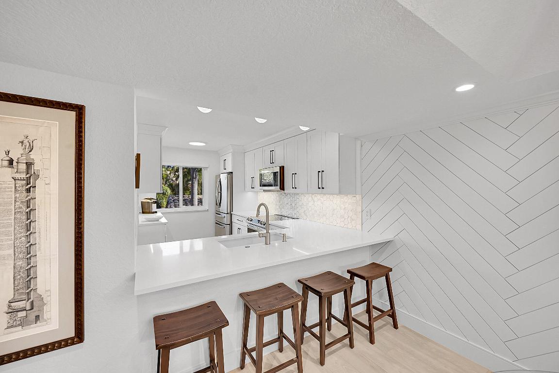 240 Captains Walk 517