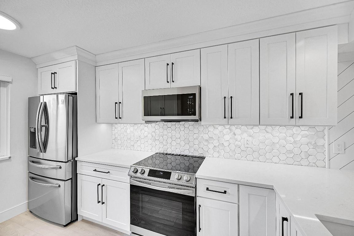 240 Captains Walk 517