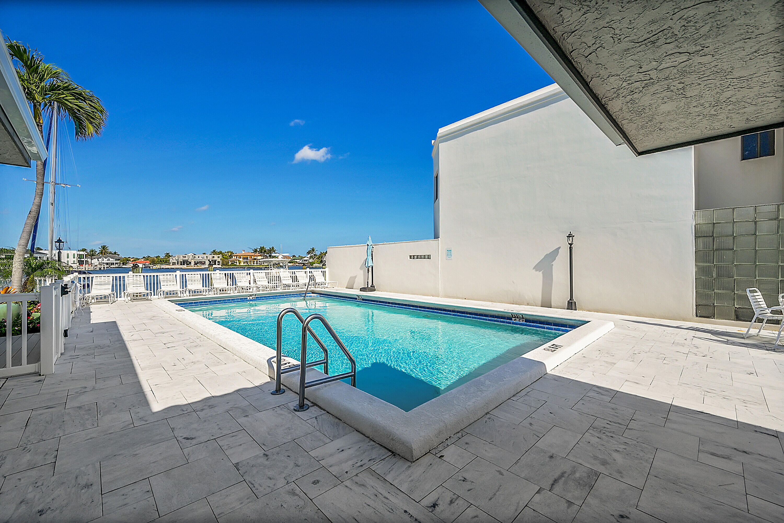 240 Captains Walk 517