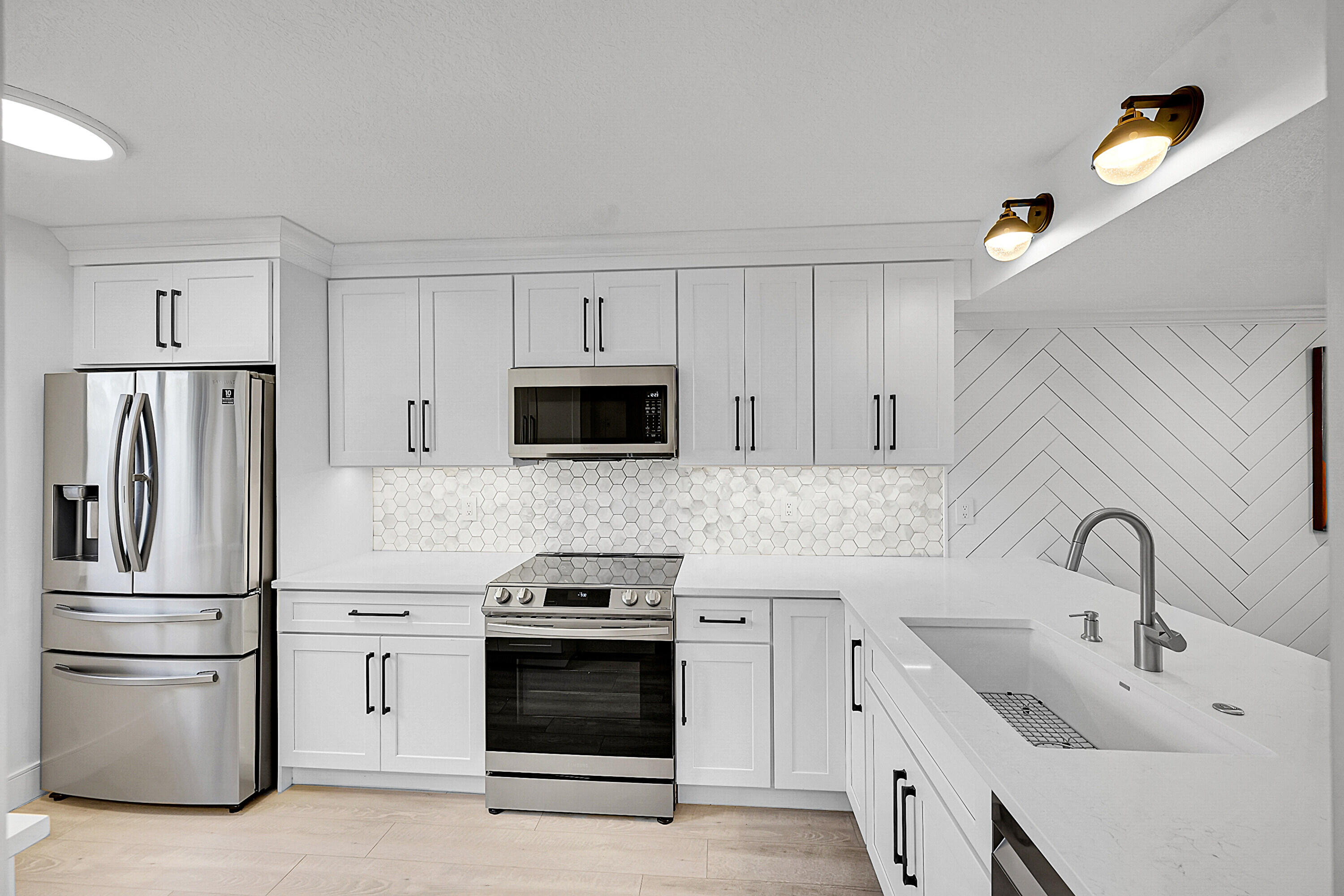 240 Captains Walk 517