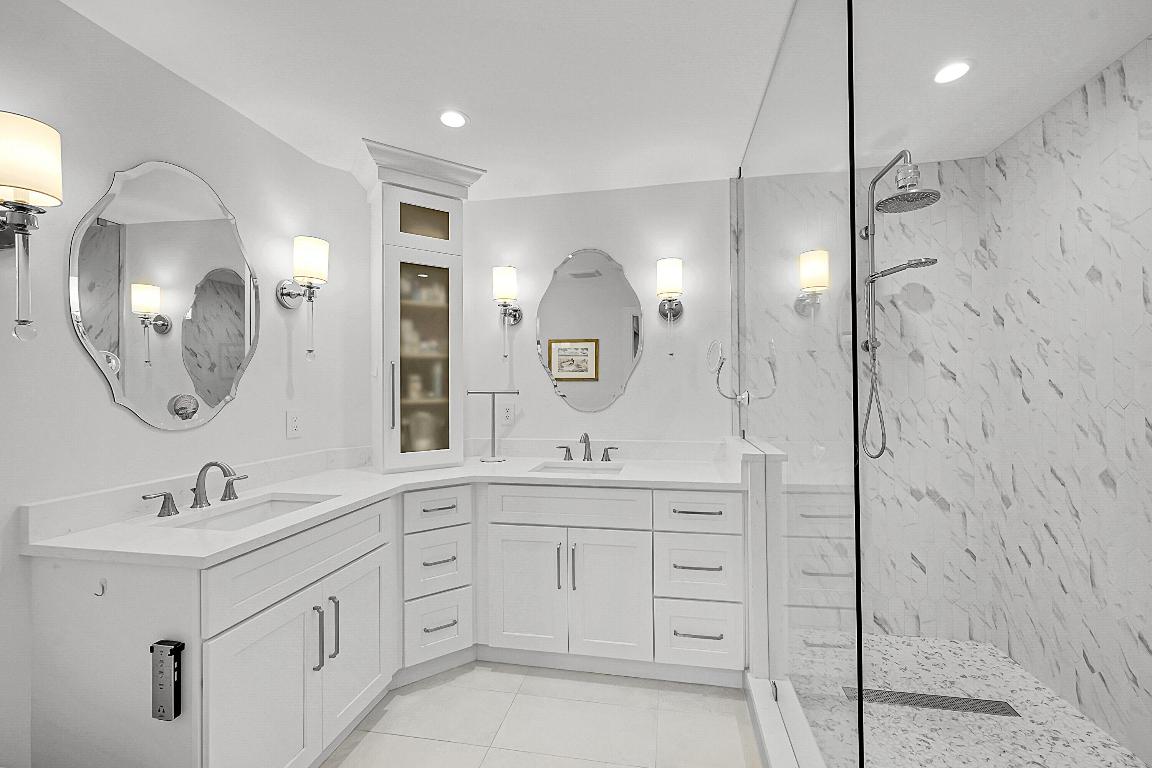 240 Captains Walk 517