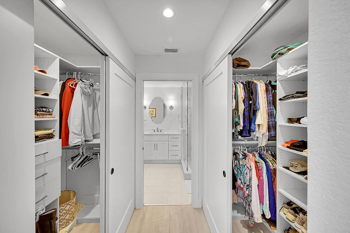 240 Captains Walk 517