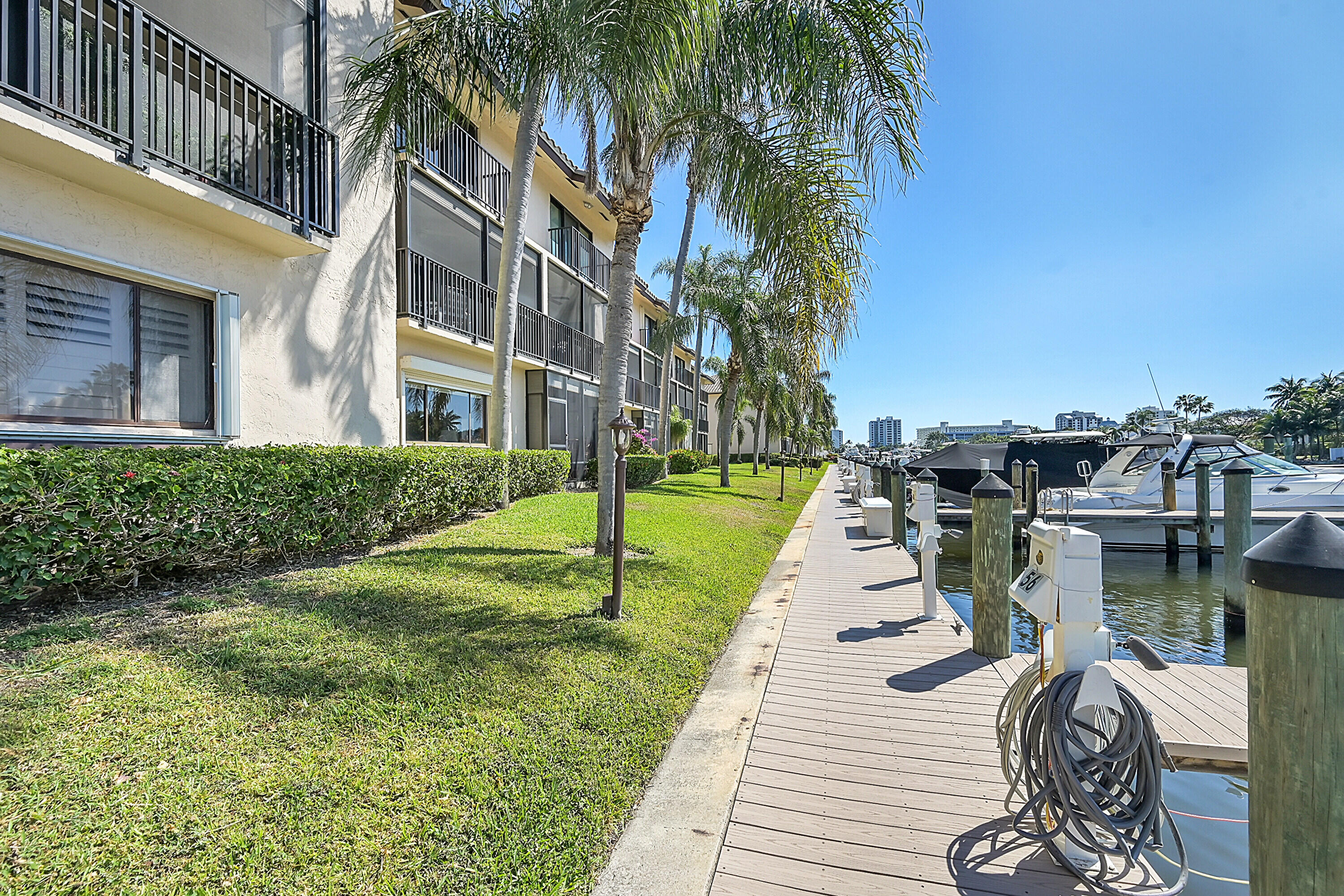 240 Captains Walk 517