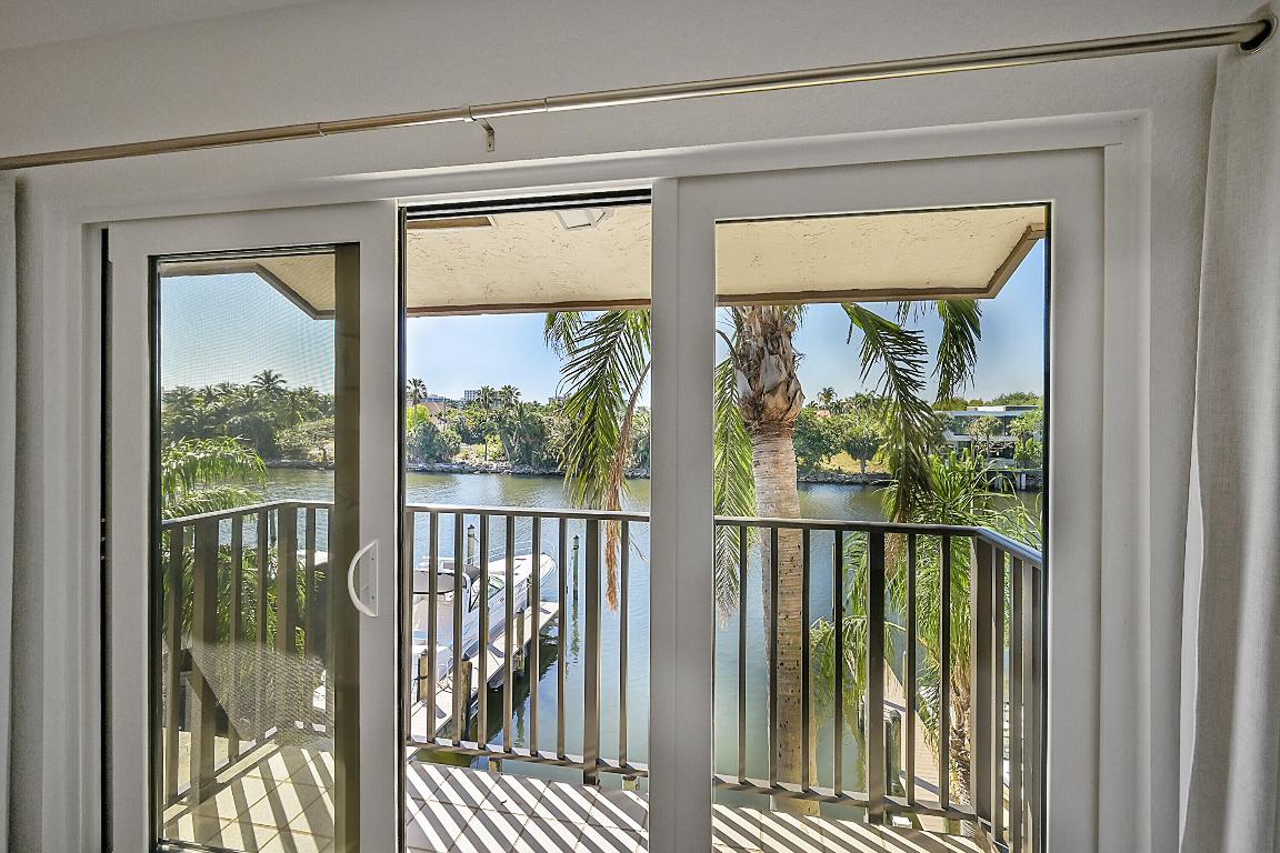 240 Captains Walk 517