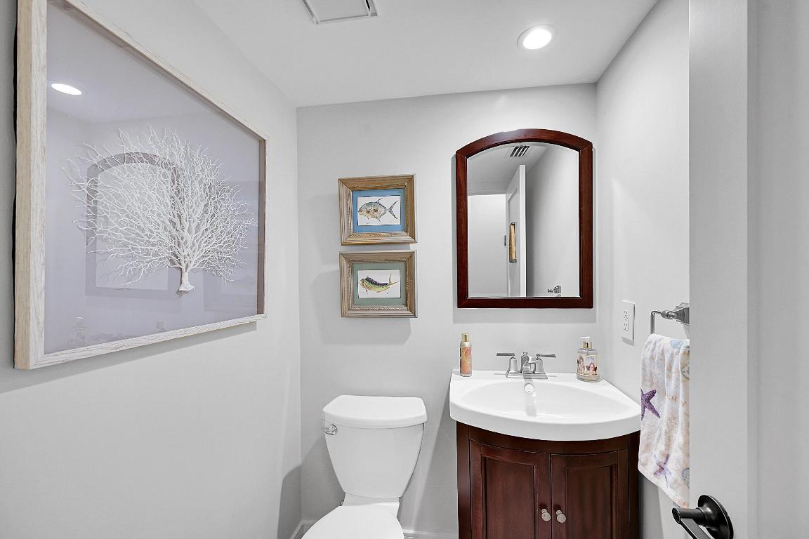 240 Captains Walk 517