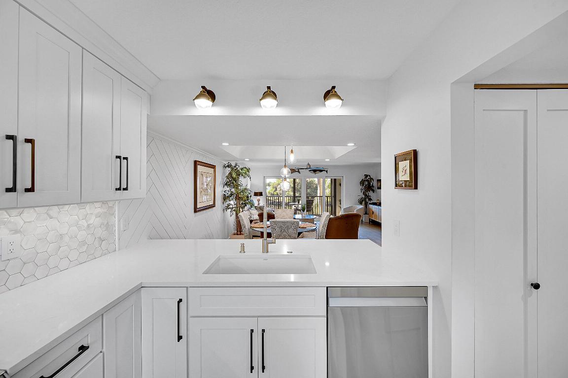 240 Captains Walk 517