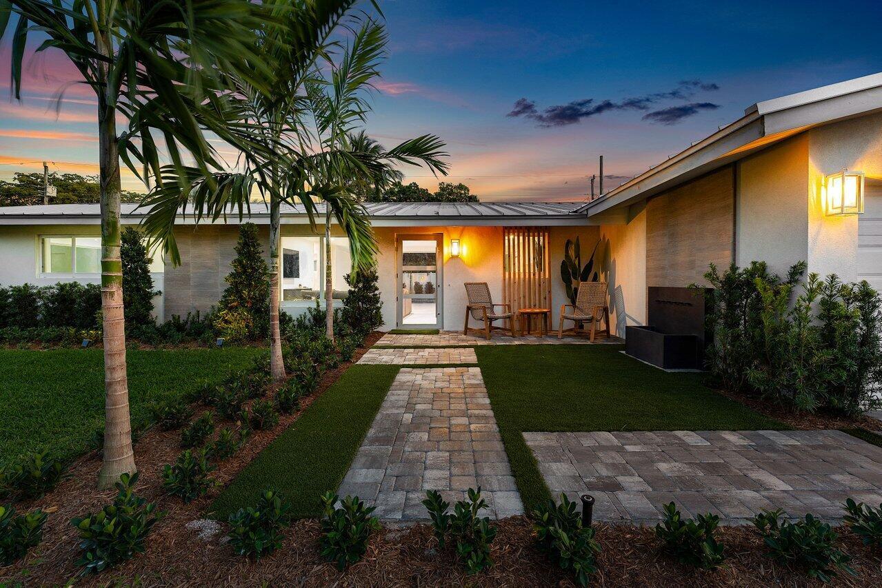 902 SW 27th Place