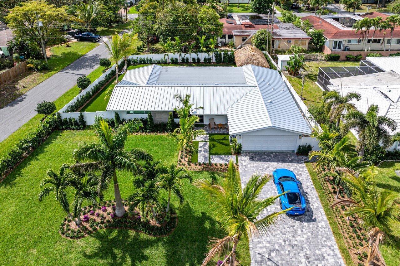 902 SW 27th Place