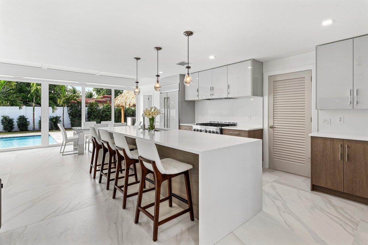902 SW 27th Place