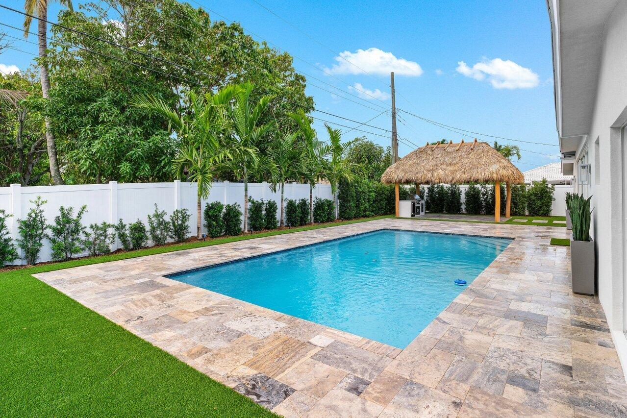 902 SW 27th Place