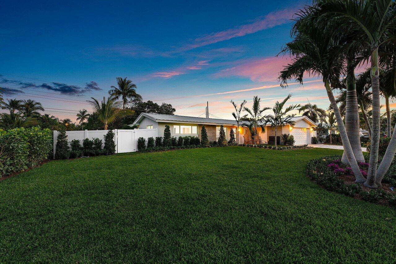 902 SW 27th Place