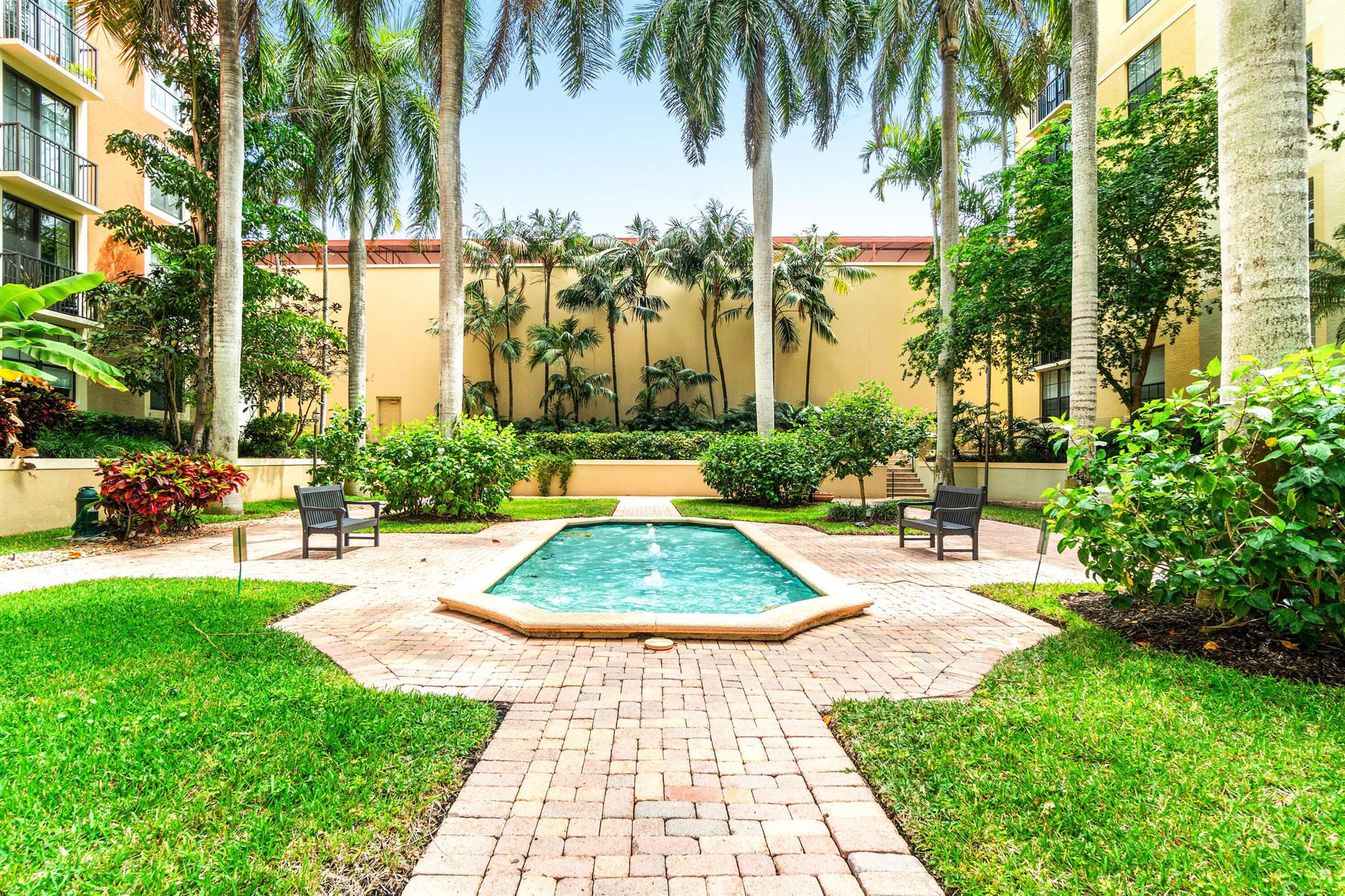 720 S Sapodilla Avenue 105