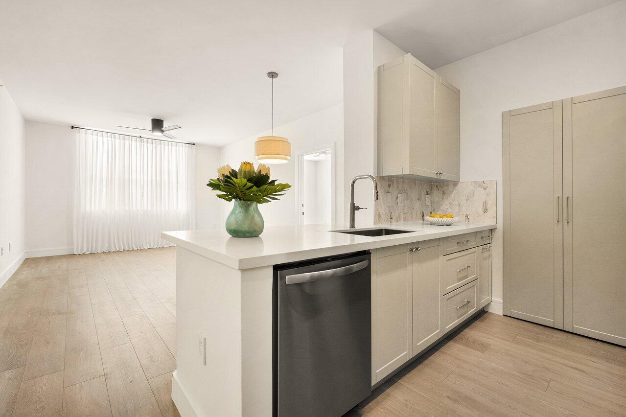 720 S Sapodilla Avenue 105