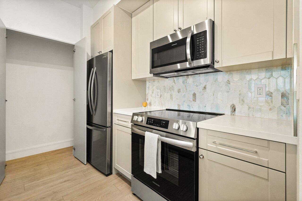 720 S Sapodilla Avenue 105