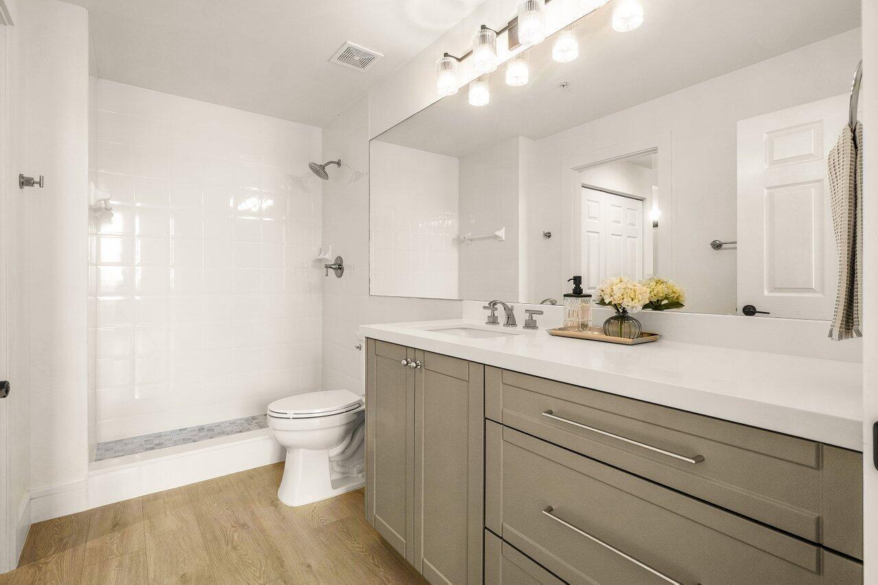 720 S Sapodilla Avenue 105