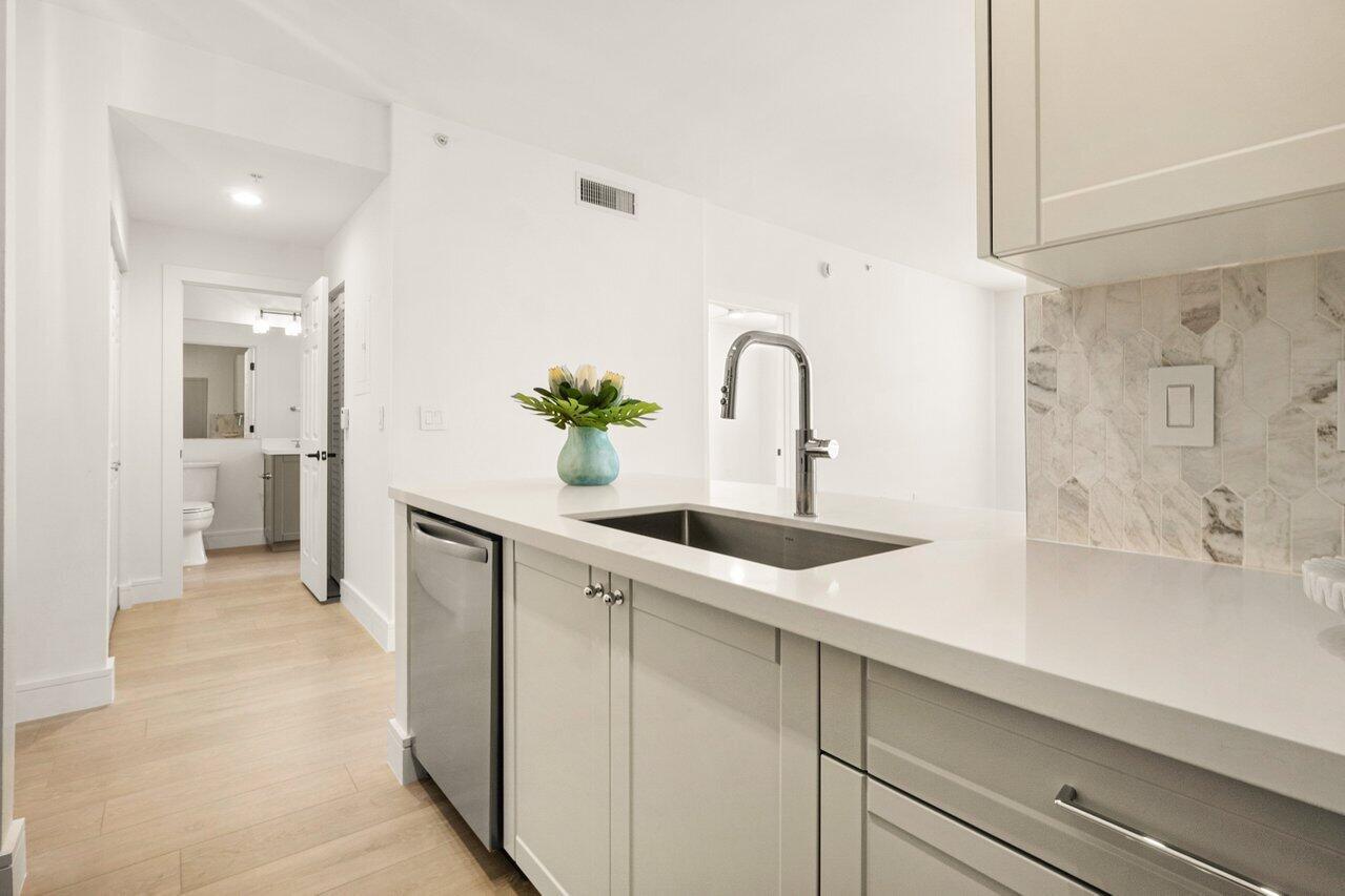 720 S Sapodilla Avenue 105