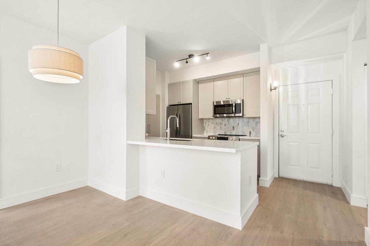 720 S Sapodilla Avenue 105