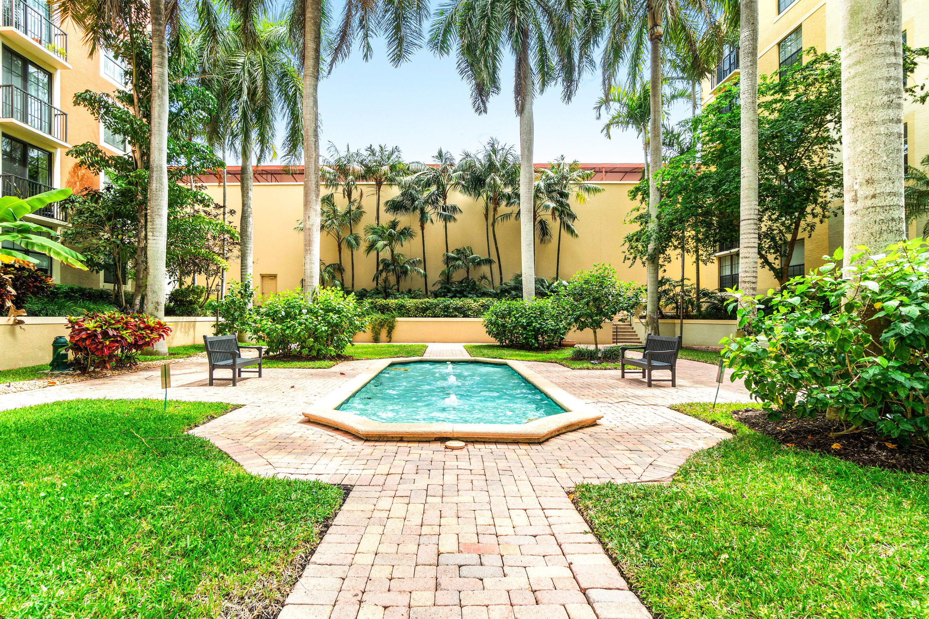 720 S Sapodilla Avenue 105