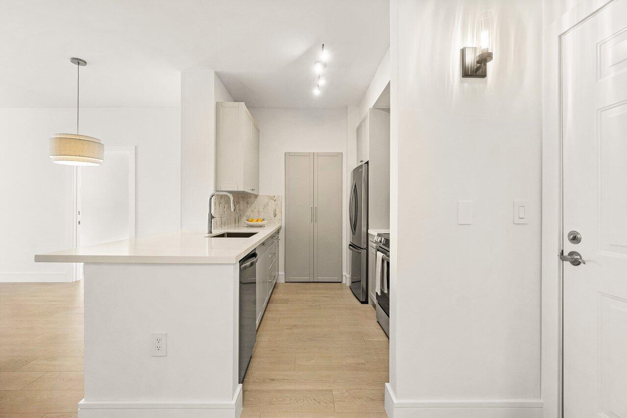 720 S Sapodilla Avenue 105