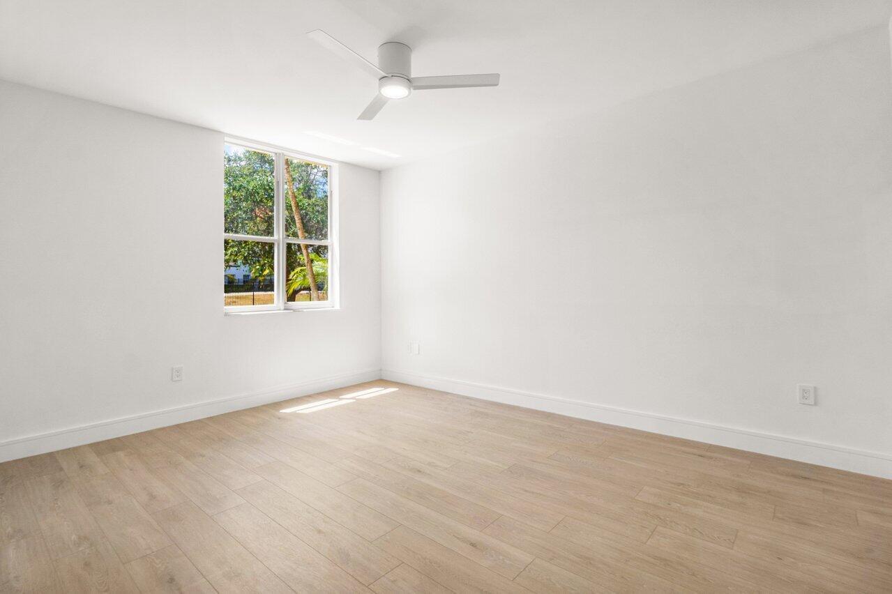 720 S Sapodilla Avenue 105