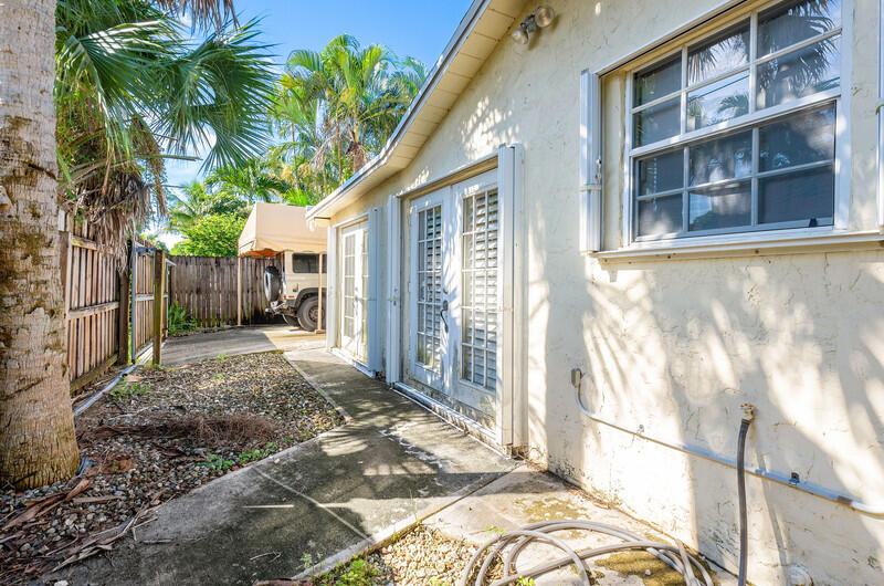 341 NE 7th Avenue