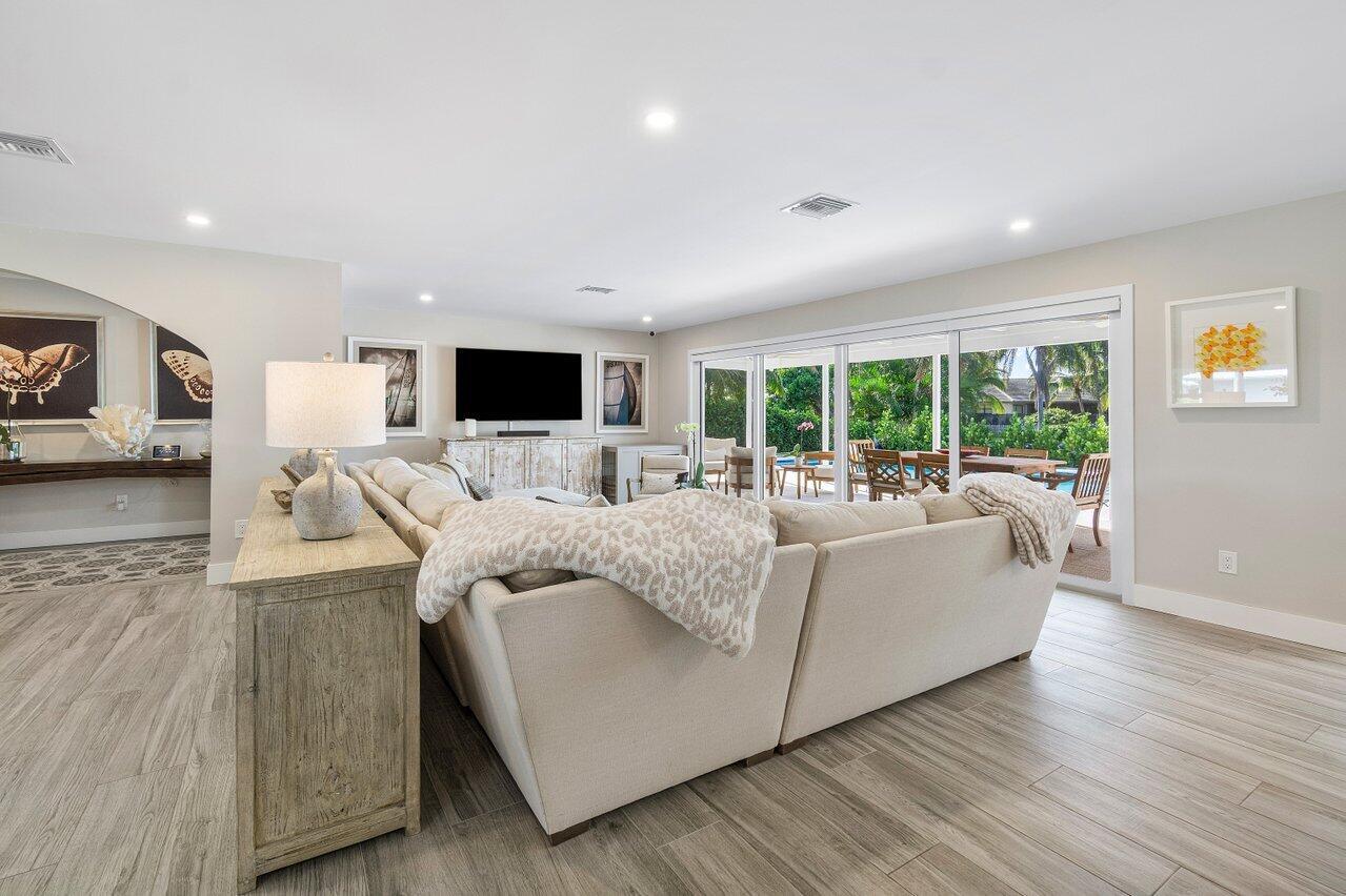 822 SW 33rd Place