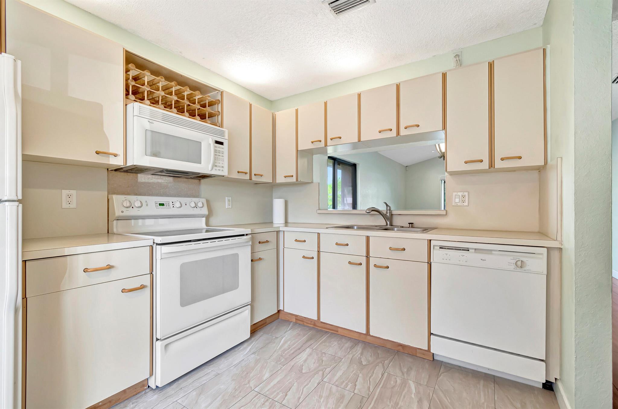351 Club 207 Circle 207