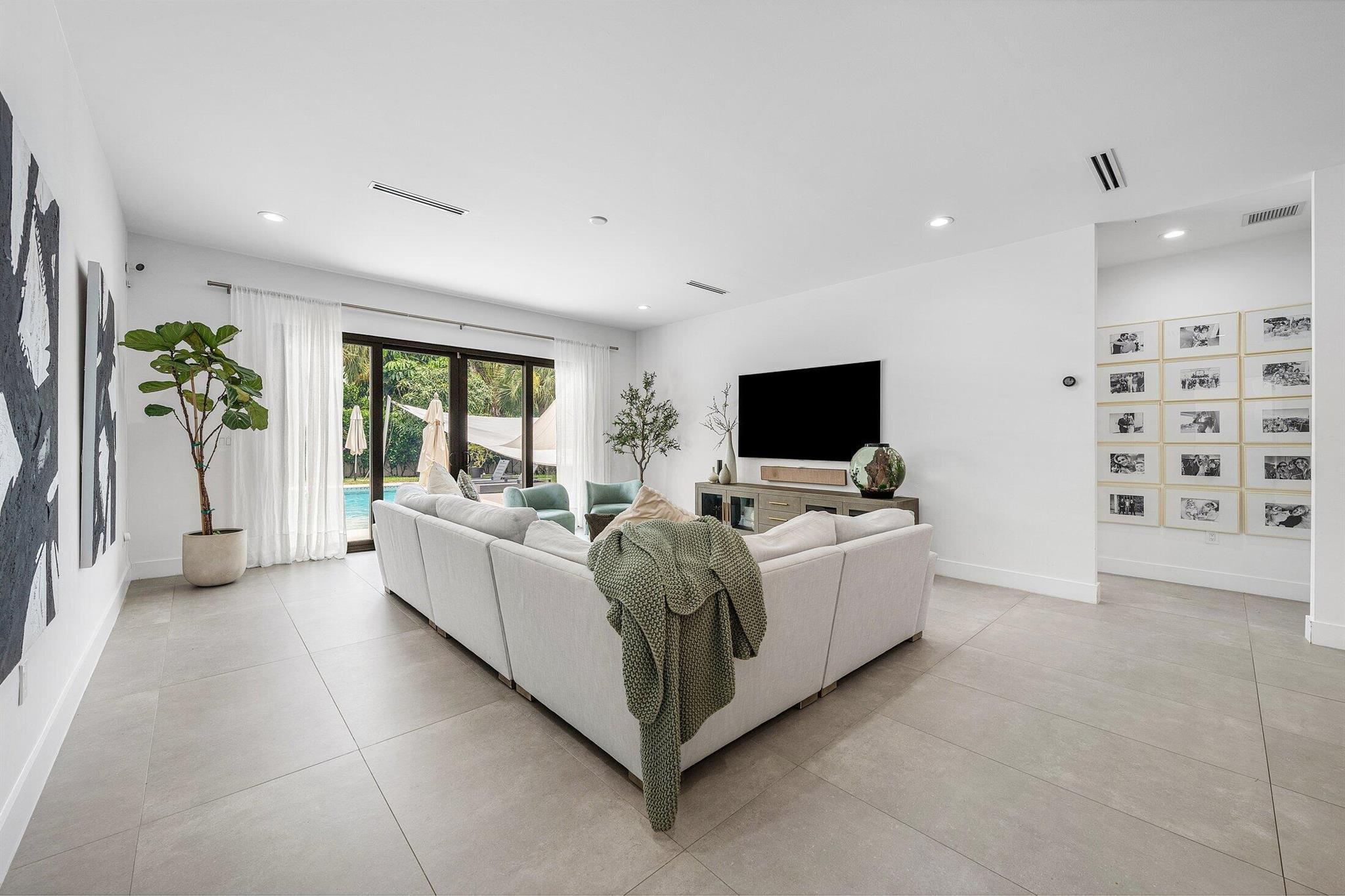 213 NE 14th Street