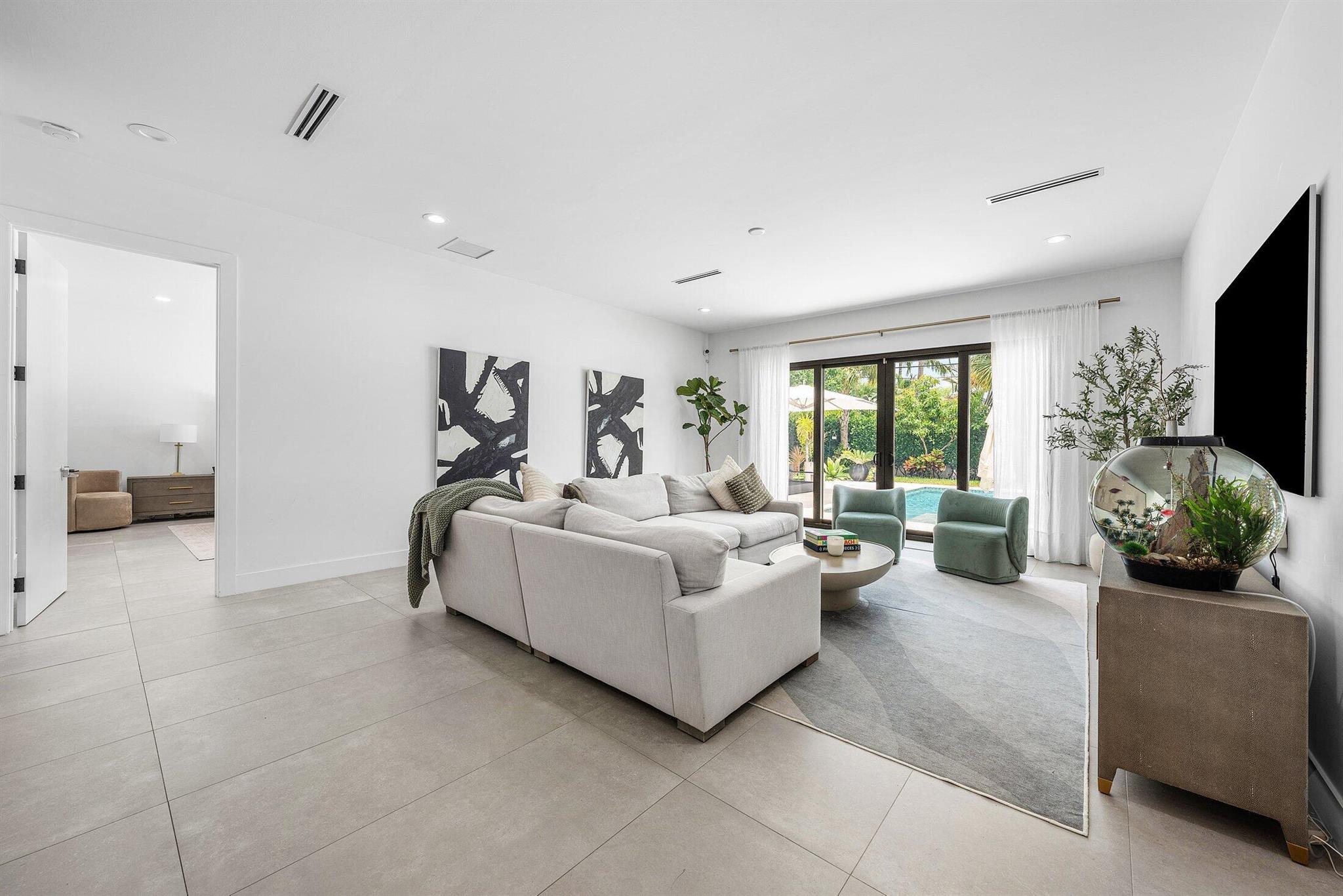 213 NE 14th Street
