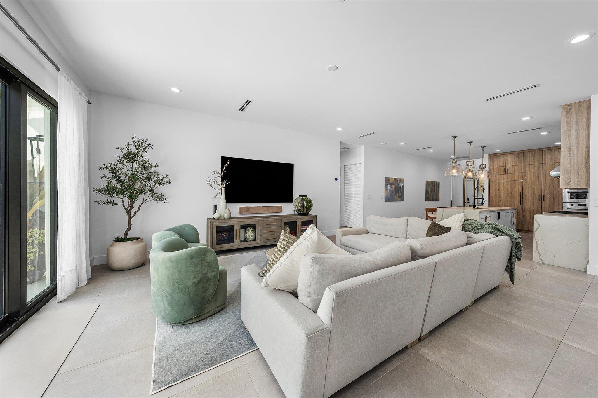 213 NE 14th Street