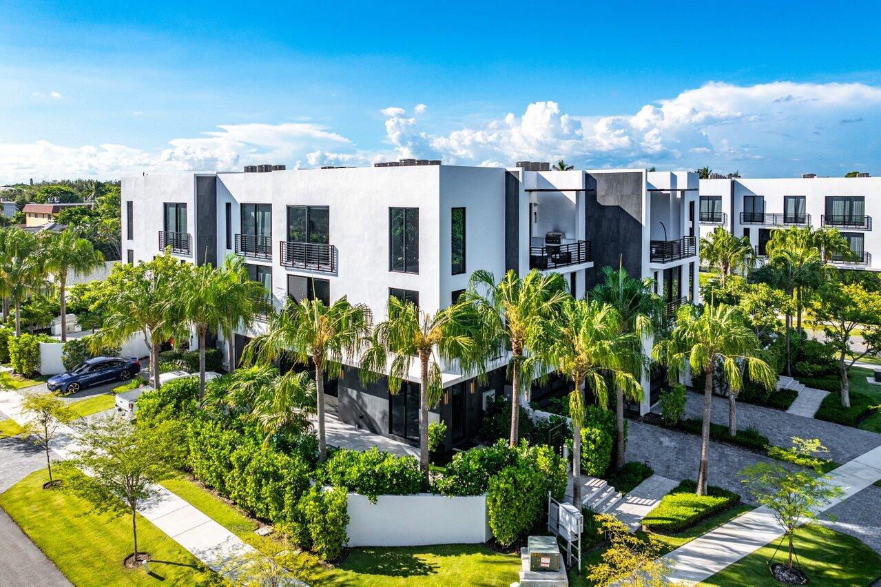 914 Palm Trail