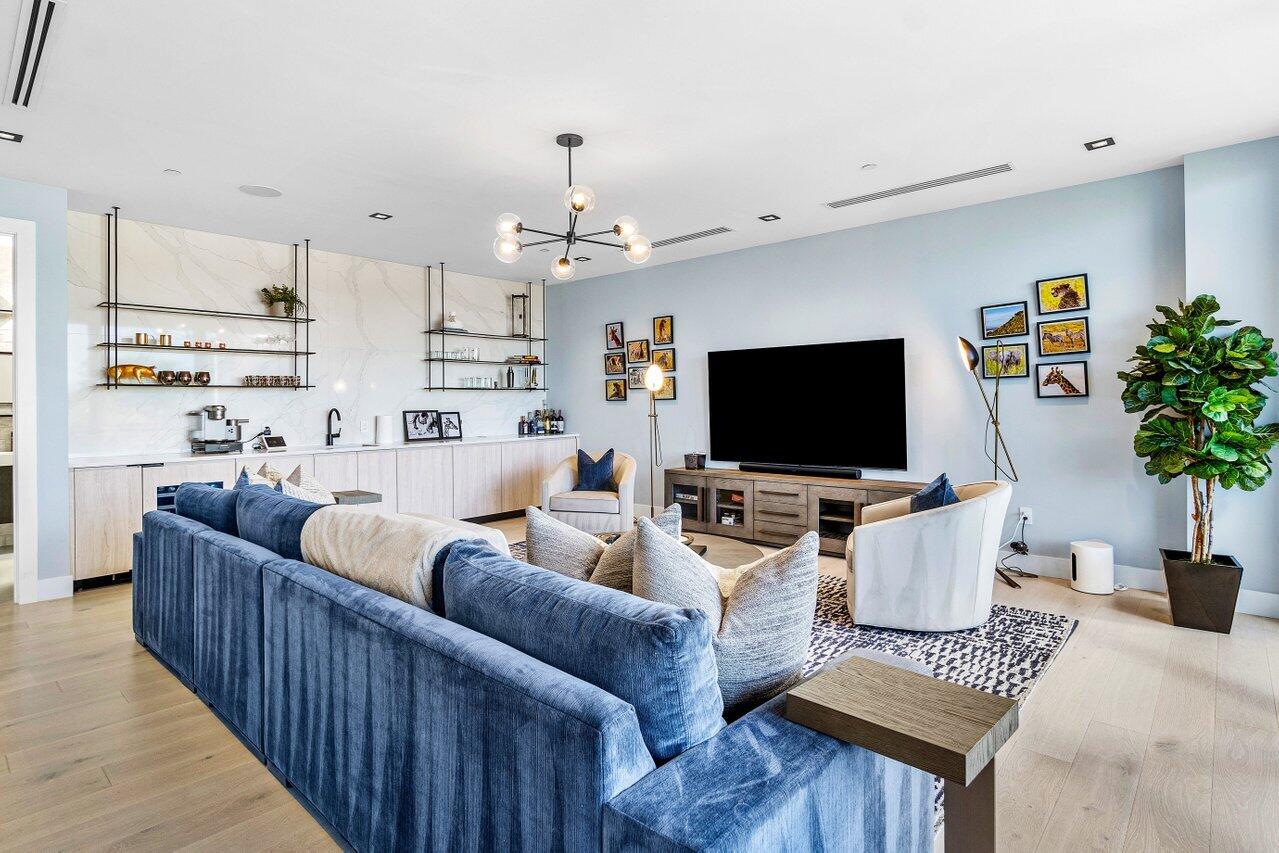 914 Palm Trail