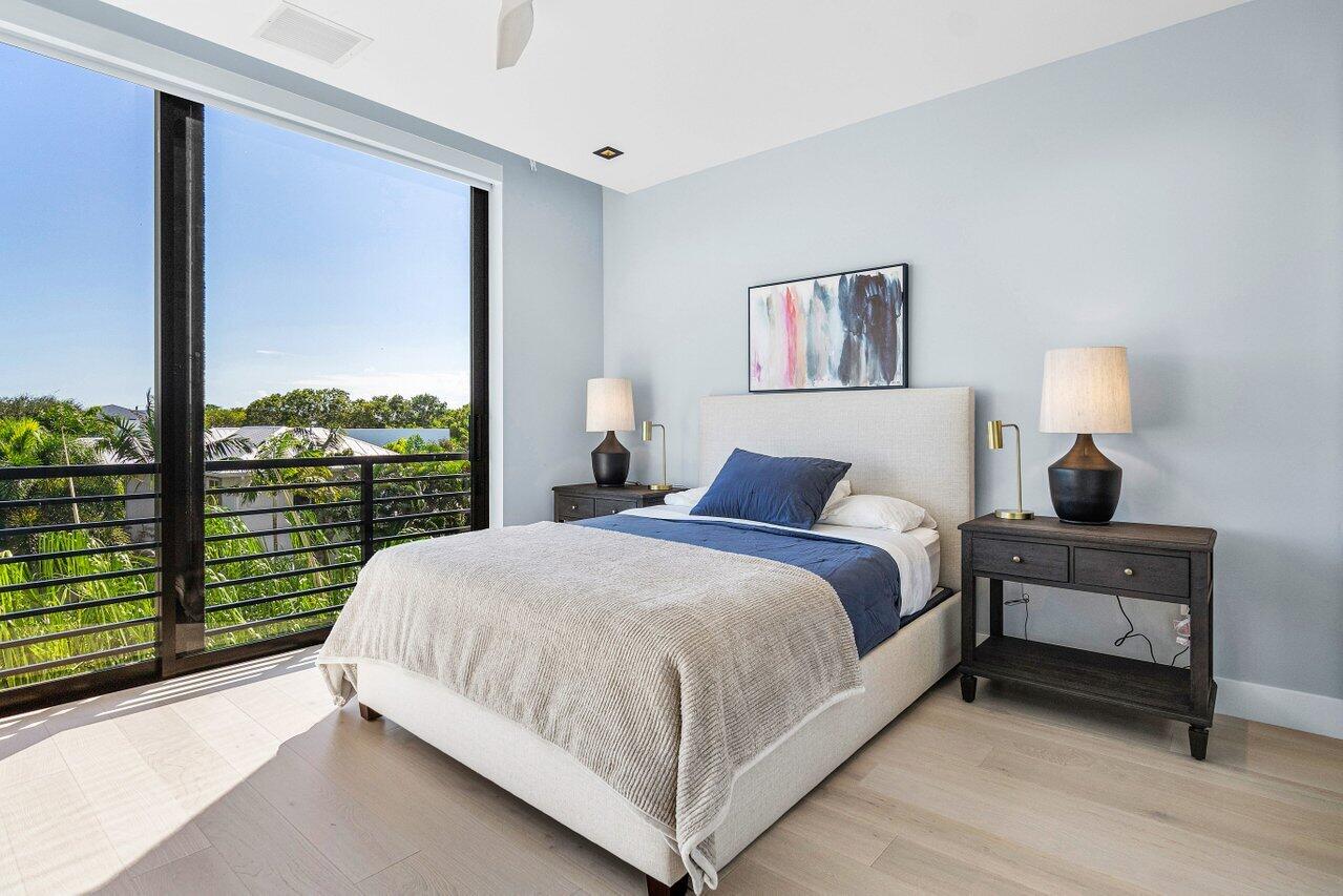 914 Palm Trail