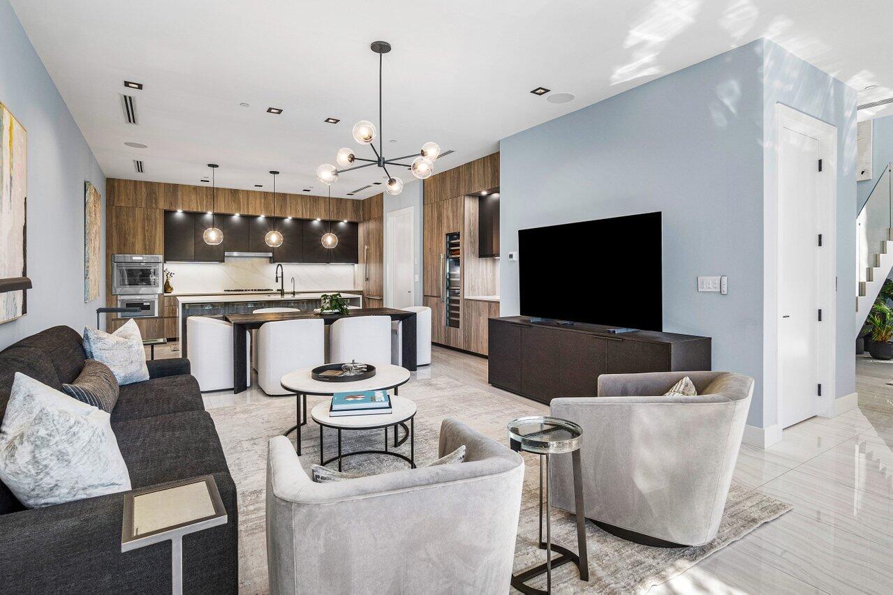 914 Palm Trail