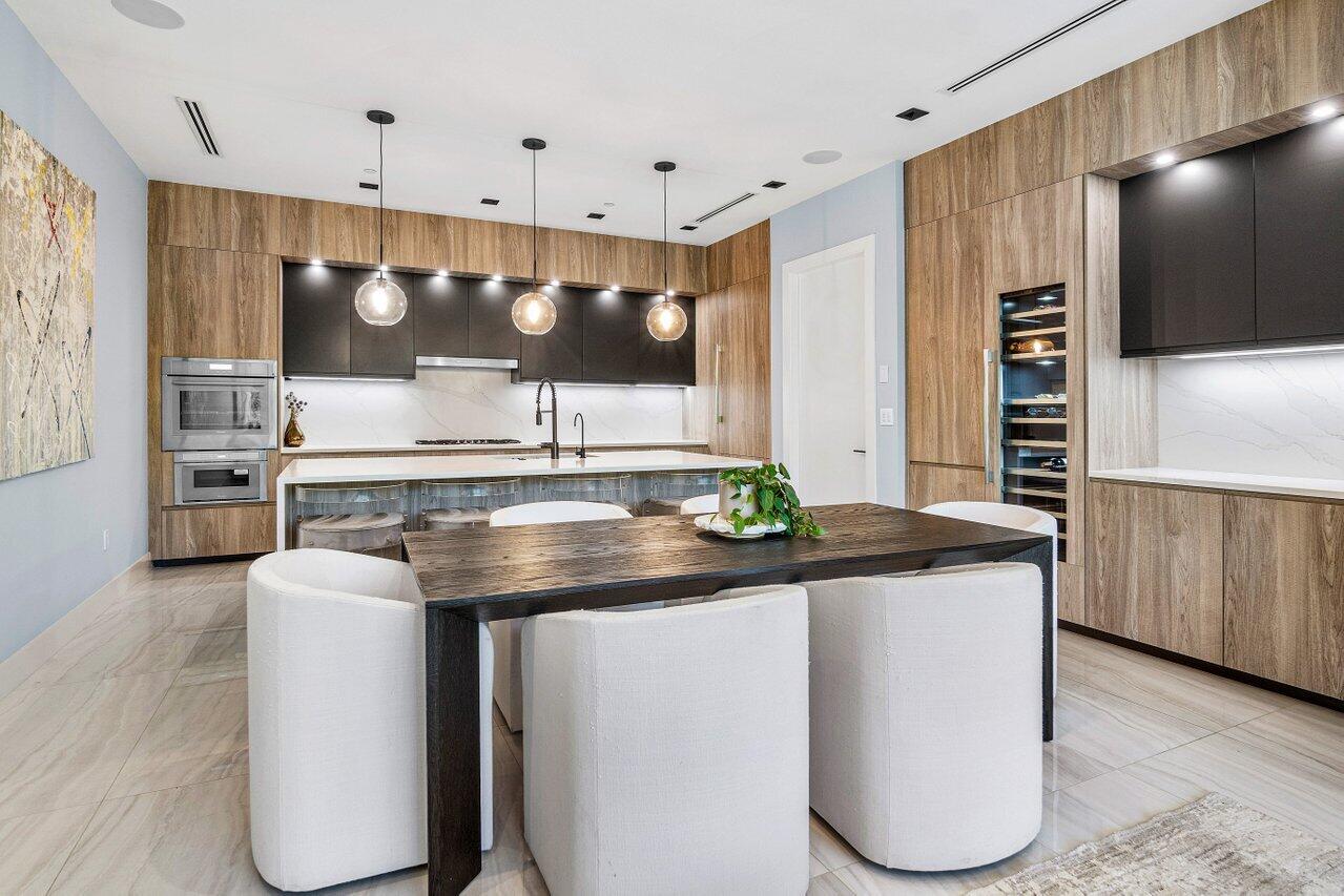 914 Palm Trail
