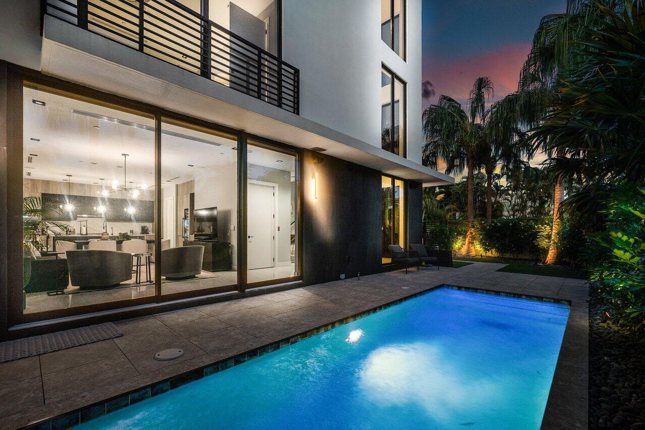 914 Palm Trail