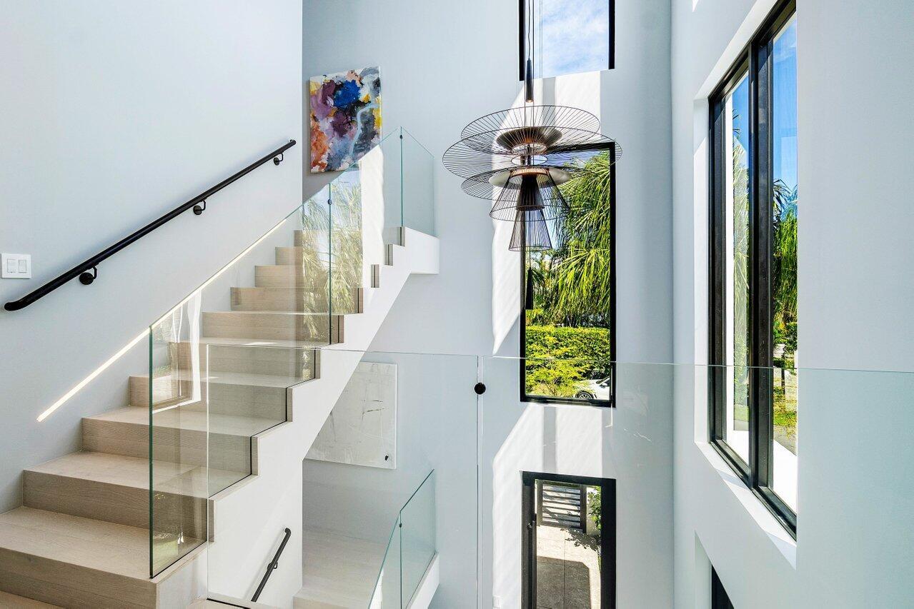 914 Palm Trail