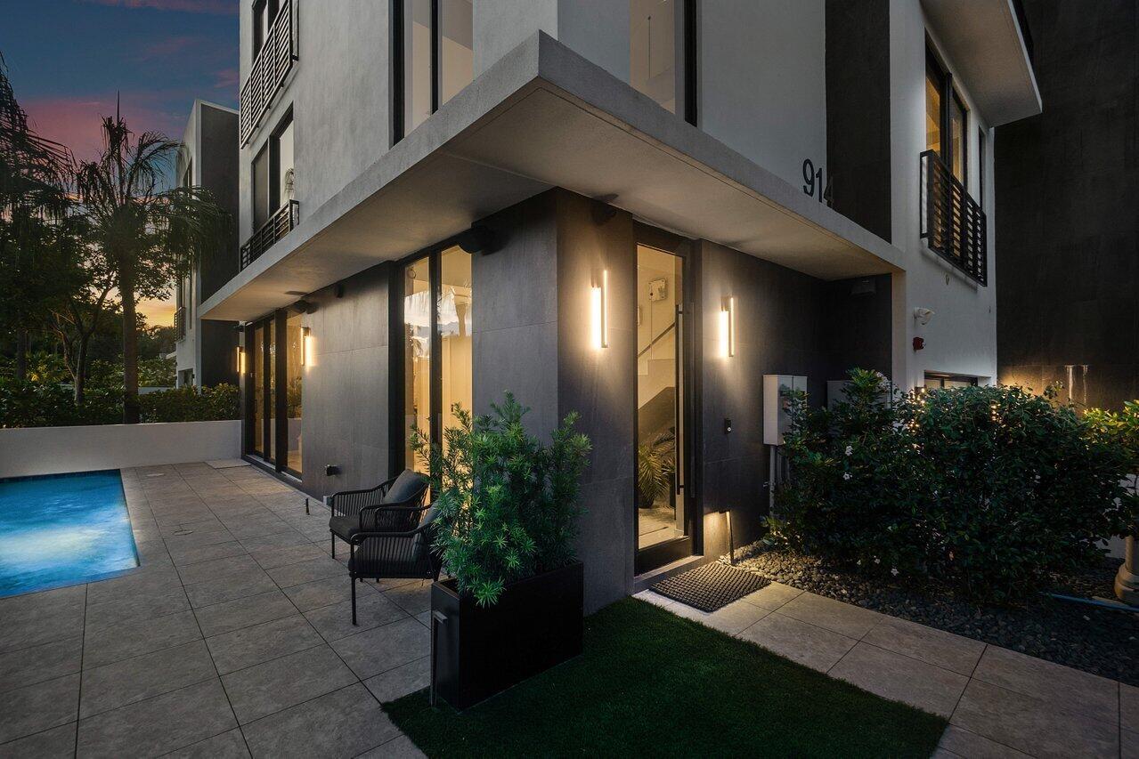 914 Palm Trail