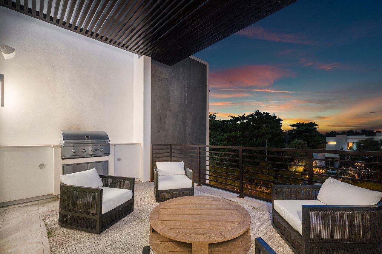 914 Palm Trail